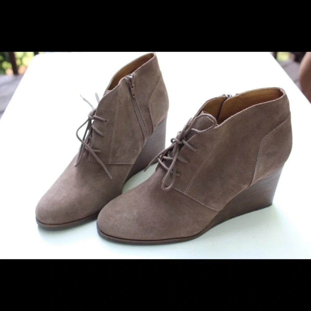 NWOT Lucky brand wedge booties